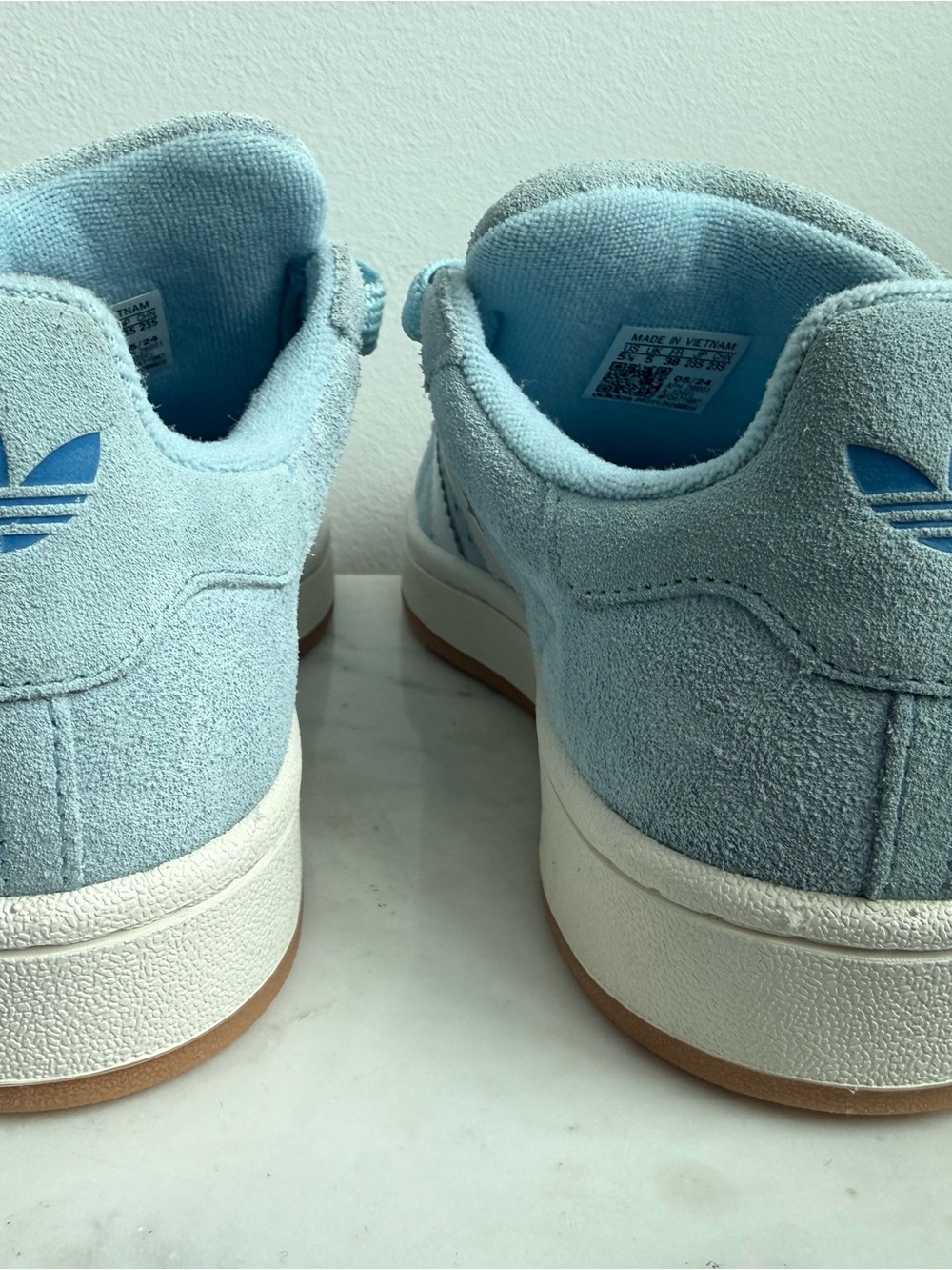 Adidas Campus: Light Blue Suede Sneakers NWOT - Picture 4 of 6